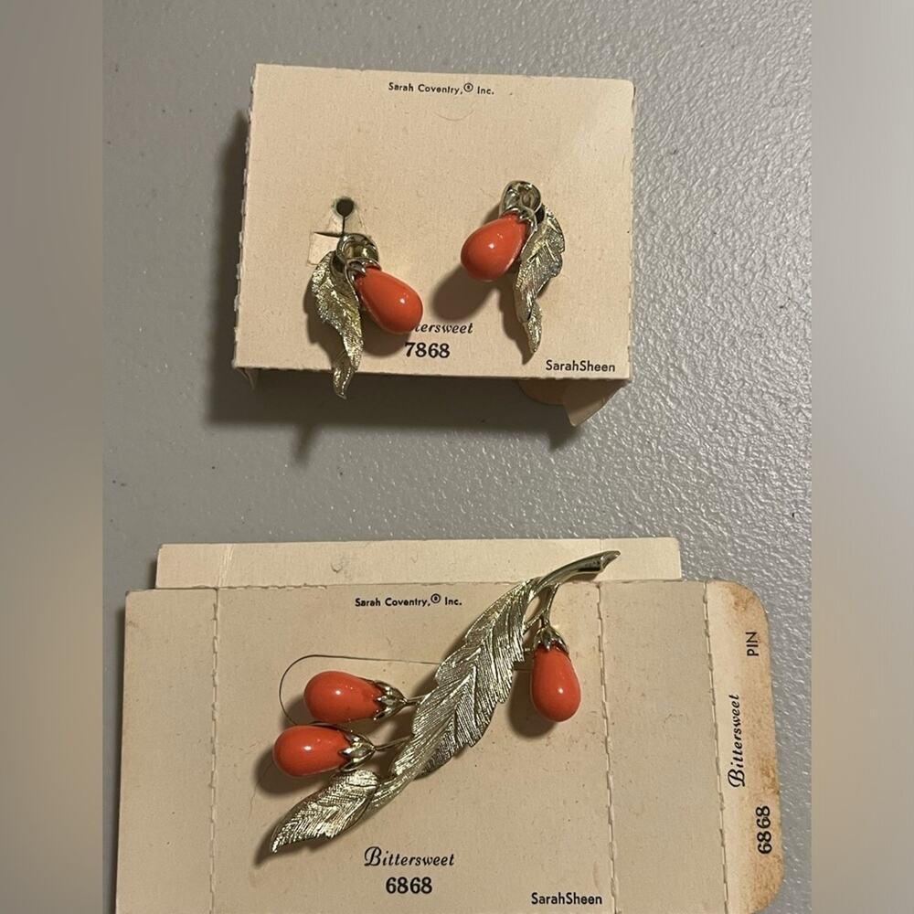 Vintage Sarah Coventry brooch and earrings